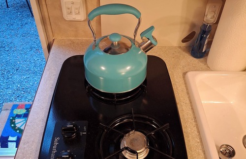 Ashford House | LITTLE BETTY WiFi, A/C,FirePit, BBQ