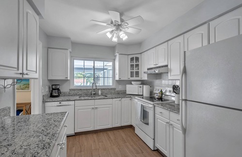 Seminole House | Little bit of heaven, 3BR 2BA heated pool, gorgeous yard & <10 min to the beach!