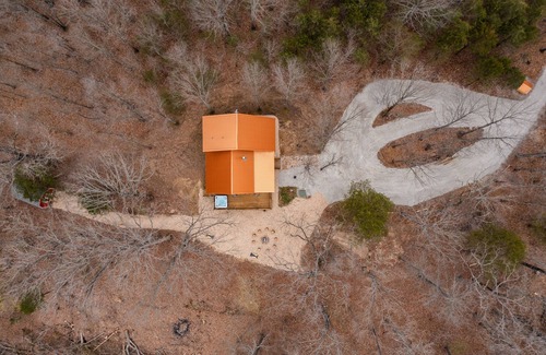 Eagle Rock Cabin | Little Cedar Lodge-Amazing Lake and Mountain Views -Hot Tub-Fire Pit