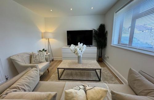 Lower Dicker Apartment | Little Cedars