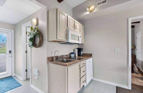 Kimberling City Condo | Little Dipper - Cozy Condo for 6 with Resort-style Amenities