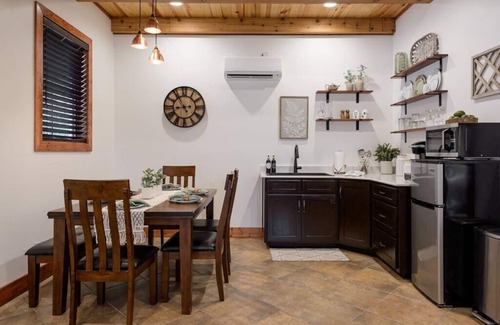 Waco House | Little Dutch Cabin #101 | Pickleball | Soaker Tub