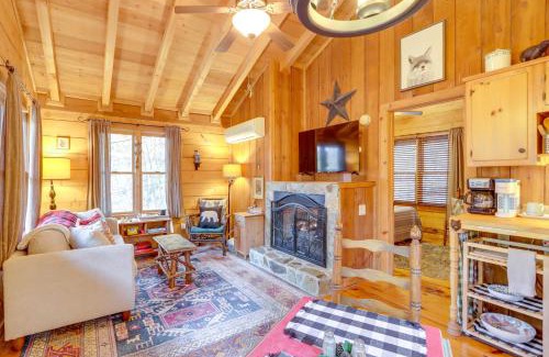 Ellijay House | Little Fox Den Ellijay Cabin Rental with Hot Tub!