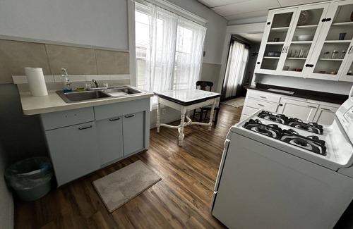 Buffalo House | Little Frankie- Cozy 1-bedroom house in cool Buffalo with WiFi