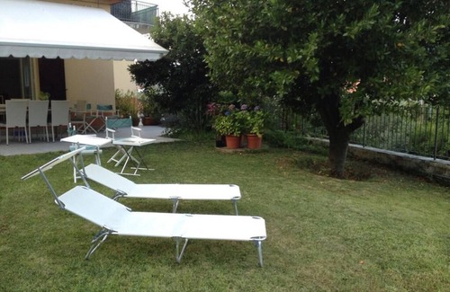 La Foce Apartment | Little house in the garden of period villa in La Foce, La Spezia.