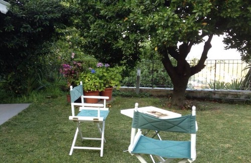 La Foce Apartment | Little house in the garden of period villa in La Foce, La Spezia.