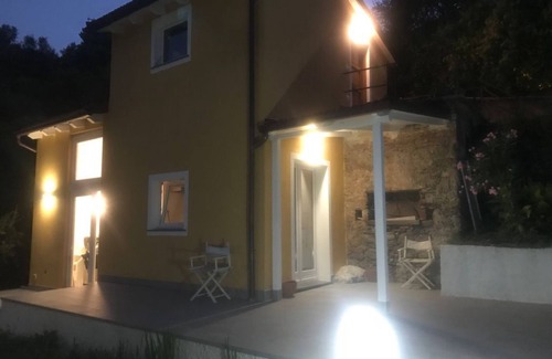 La Foce Apartment | Little house in the garden of period villa in La Foce, La Spezia.