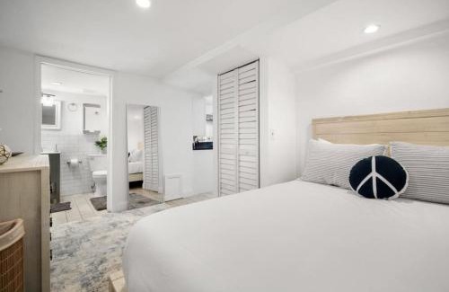 Historic Hyde Park North Apartment | Little Hyde Out - Updated Hyde Park 1st Floor Apartment