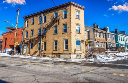 Bloomfield Apartment | Little Italy Lodge-2 Bedroom Stay in Bloomfield