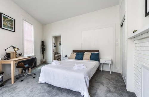 Bloomfield Apartment | Little Italy Lodge-2 Bedroom Stay in Bloomfield