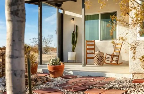 Joshua Tree Cabin | Little Joshua Tree - Plunge Pool, Sauna, Spa, Stargazing- Desert Oasis