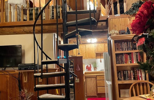 Eugene Cabin | Little Log Cabin in the Woods!