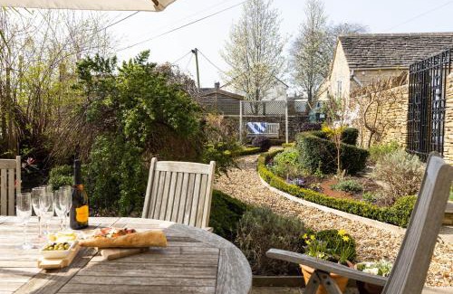 Sherston House | Little Maunditts Cottage - quiet location in charming Cotswold village