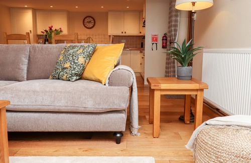 Liverton Cottage | LITTLE ORCHARD, pet friendly, character holiday cottage in Ashburton