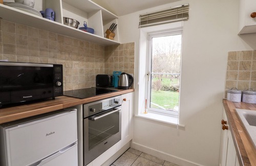 Hendrerwydd Cottage | LITTLE PANDY COTTAGE, romantic, character holiday cottage in Caerwys