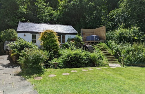 Hendrerwydd Cottage | LITTLE PANDY COTTAGE, romantic, character holiday cottage in Caerwys