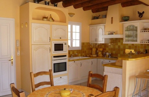 Arles Apartment | Little paradise, close to Arles, Provence, spacious terrace and pool