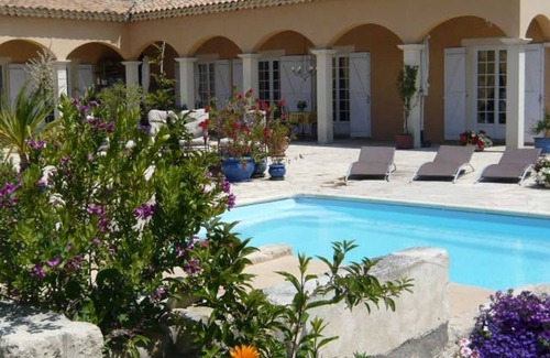 Arles Apartment | Little paradise, close to Arles, Provence, spacious terrace and pool