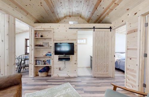 Crescent House | Little Pine Cabin at Big Pine Retreat
