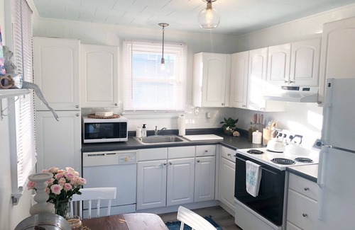 South Nags Head Cottage | Little Pink Cottage OBX - 50 steps to your Private Beach Access!