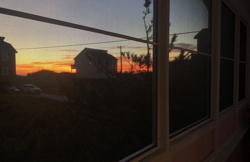 South Nags Head Cottage | Little Pink Cottage OBX - 50 steps to your Private Beach Access!