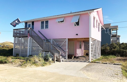 South Nags Head Cottage | Little Pink Cottage OBX - 50 steps to your Private Beach Access!
