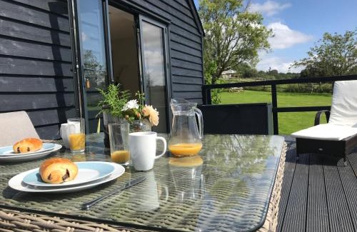 Crowhurst House | Little Pyes barn