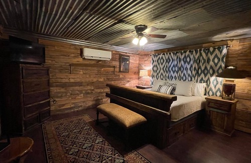 Potosi Cabin | Little Red Cabin south of Abilene