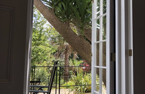 Shanklin Apartment | Little Treasure in Heart of Old Village Shanklin + Ferry Discount