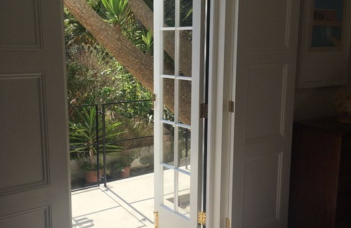 Shanklin Apartment | Little Treasure in Heart of Old Village Shanklin + Ferry Discount
