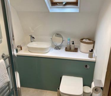 Brixham Apartment | Little Trevio - seaside haven with parking and sea views