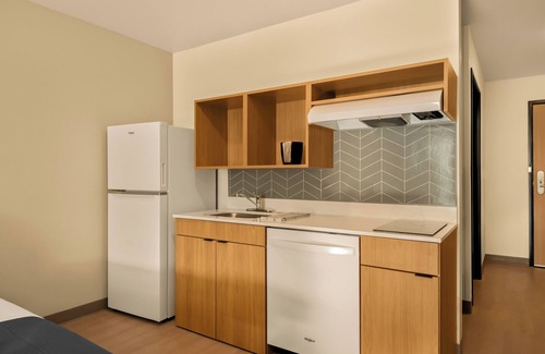 Syracuse Hotel | LivAway Suites- Syracuse