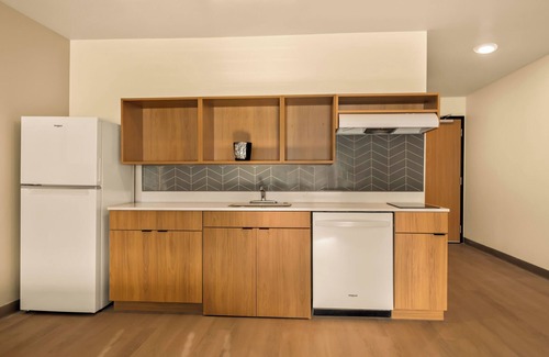 Syracuse Hotel | LivAway Suites- Syracuse
