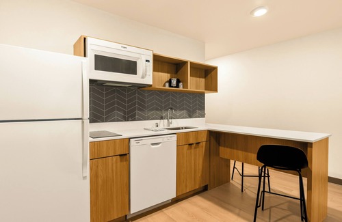 Syracuse Hotel | LivAway Suites- Syracuse