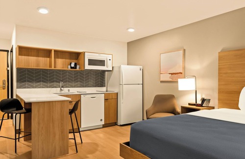 Syracuse Hotel | LivAway Suites- Syracuse