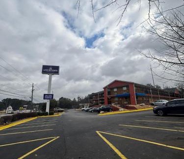 Stone Mountain Hotel | Live In Lodge Stone Mountain