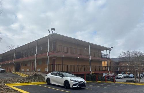 Stone Mountain Hotel | Live In Lodge Stone Mountain