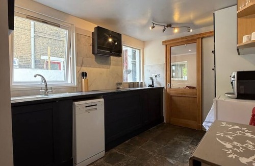 Queenstown Apartment | Live Like a Local Battersea Park