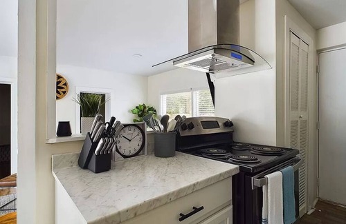 Rosewood Apartment | Live Oak Haven near Downtown Cola