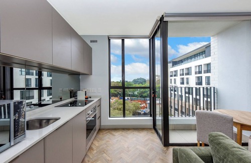 Greater Johannesburg Metropolitan Area Apartment | Live the Dream:Luxurious 1-Bedroom at One Rosebank