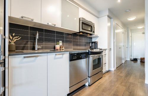 Downtown Victoria Apartment | Live the local life