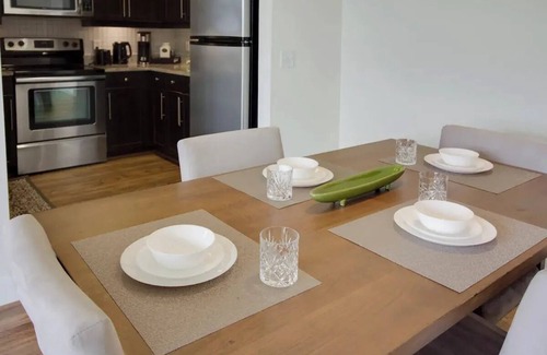 Eisenhower East Apartment | Live Well | Relax | Cozy | Old Town | 2 Bedrooms