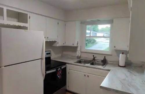 Kettering House | Lively 2 BR w/AC Near Hospitals And Fraze Pavilion