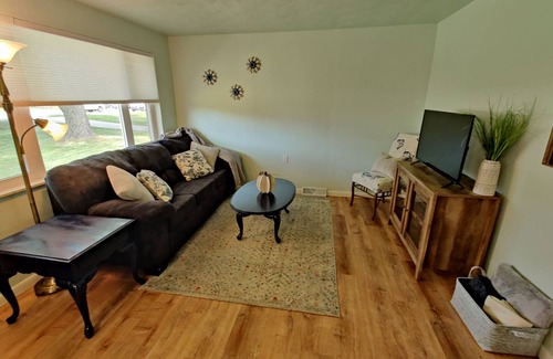 Kettering House | Lively 2 BR w/AC Near Hospitals And Fraze Pavilion