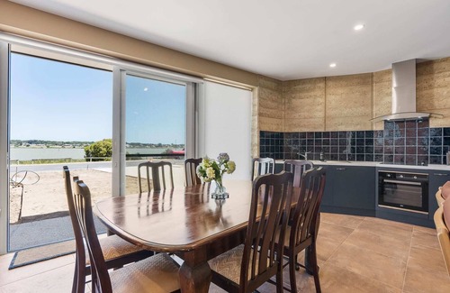 Goolwa North House | Liverpool Rd Goolwa - Waterfront - Luxury - Wi-Fi