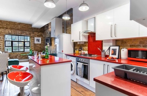 Docklands Apartment | Livestay Fabulous 3Bed Warehouse Conversion Flat