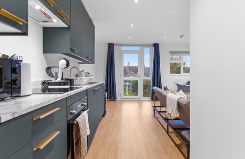 Harlesden Apartment | LiveStay - Modern Apartment on Acton Lane 2