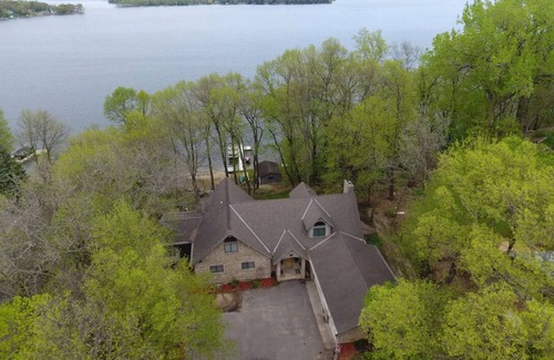 Madison Lake House | Living Large on Lake Front Luxury