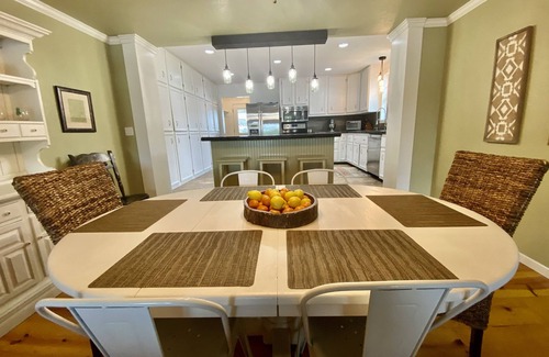 Kingsland House | Living the Dream- Lakefront w/Pool & Hot Tub