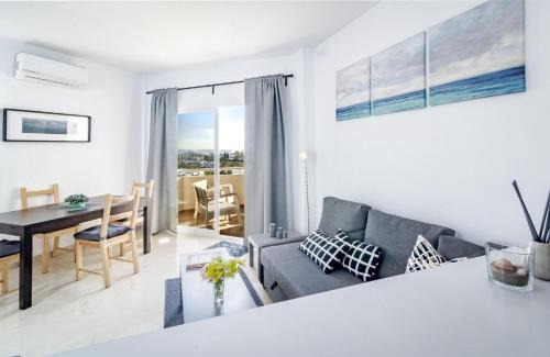 New Golden Mile Apartment | LL- Cozy apartment just next to the beach